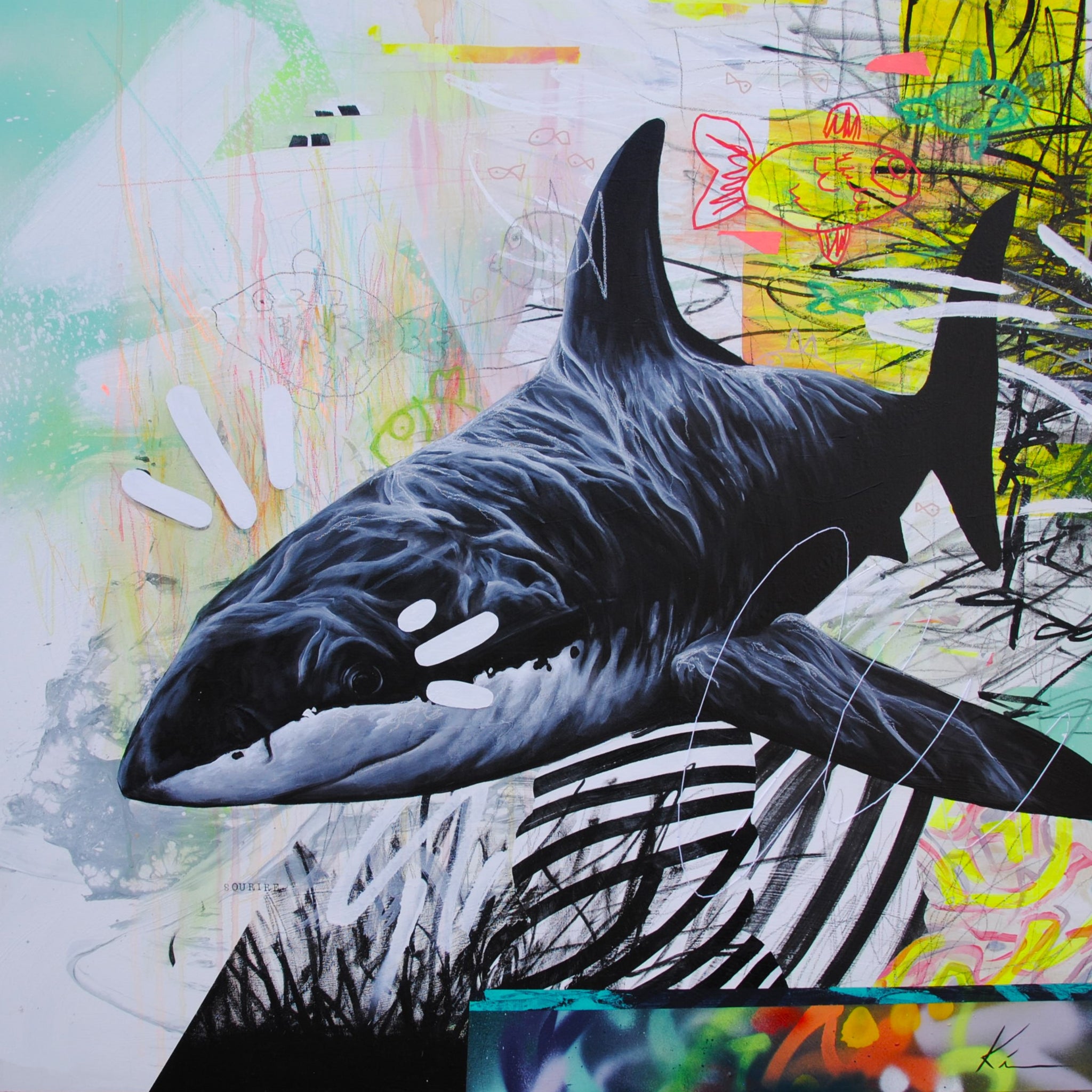 Peinture acrylique : Requin souriant nageant dans un monde de traits noirs chaotiques avec poissons naïfs. 